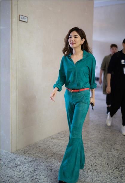 42岁的马伊琍38岁Ella撞衫，网友:这这撞得有点惨!