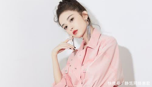 『腿部线条』别再露脚踝了，今年裤子开衩才是真时髦！