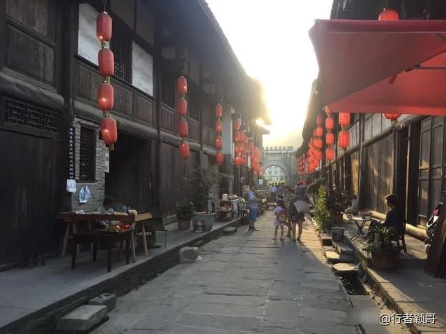 一条街上跨仨省,中国最“特别”的古镇,有着最原始的味道【2020热门旅游景点】