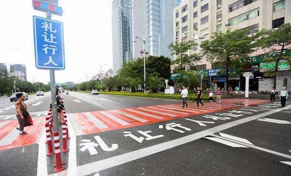  [专家建议]“礼让行人”再次成为被有心人利用？专家建议取消，