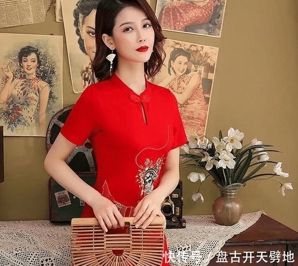 『气质』气质A字裙旗袍,火红国风肆意绽放女性潮流美!