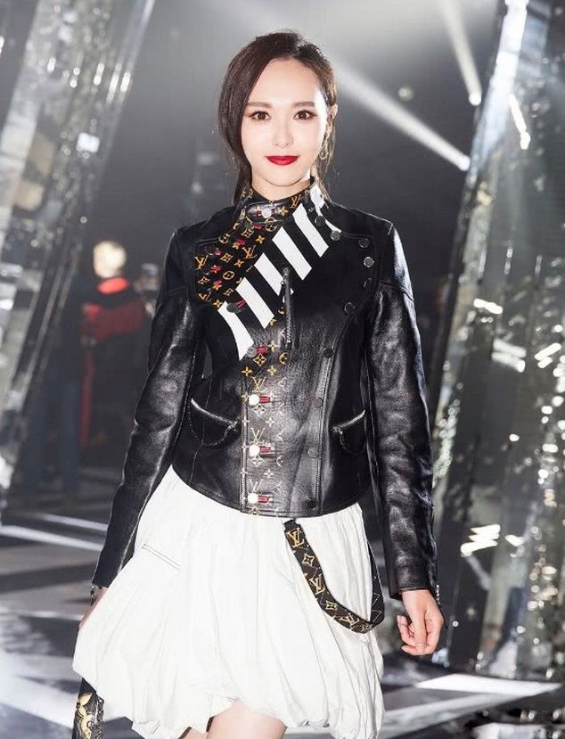 唐嫣A字裙搭配的好?网友:人家穿什么都不难看!