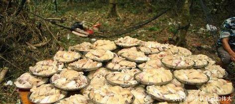 城市姑娘随男友参加农村婚宴，看到后厨的她，丢了手中的筷子！