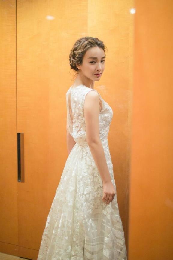 快本里的丑小鸭吴昕,用一张照片怒甩谢娜几条街