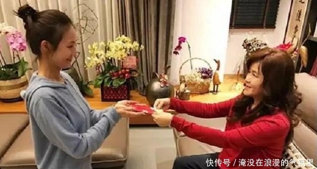 张钧宁不仅人美豪宅也有特色,墙壁用镜子装饰