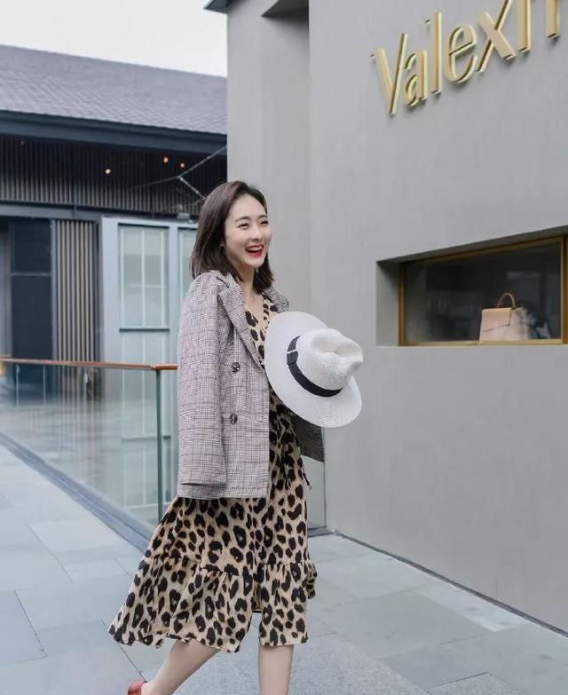  『美女』“美女搭配一双高跟鞋,不仅可以看起来时尚迷人,还非常彰显气质”