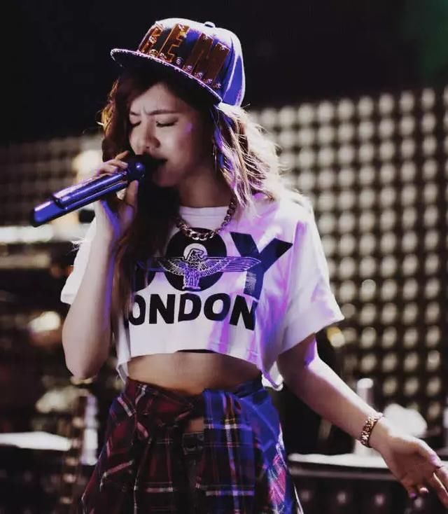 邓紫棋正式回应与吴亦凡不和消息，表示只是为了节目效果剪辑的