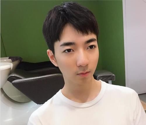 「气质」适合“学生党”的帅气发型,男生开学这样剪头发,尽显校草气质