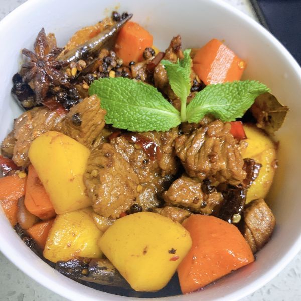  【胡萝卜】麻辣土豆胡萝卜牛腩