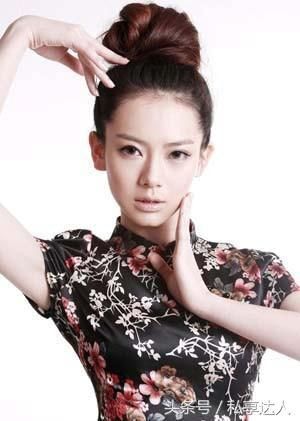 明星穿衣服就是漂亮，看戚薇百变旗袍秀，风情万种