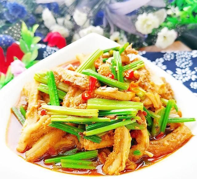 芹菜■芹菜梗爆炒牛肚,超级下饭哦!