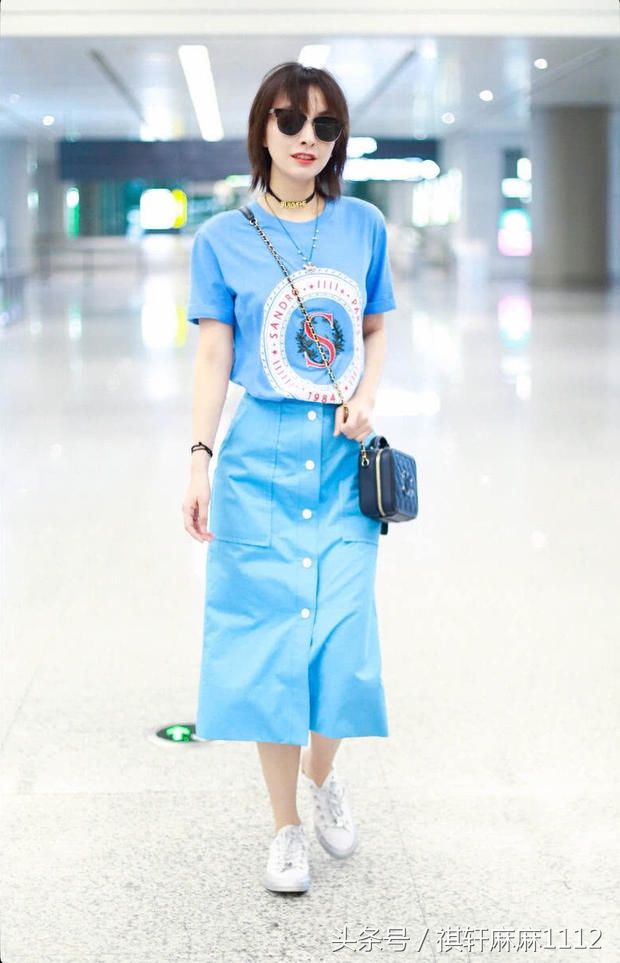 一米六的吴昕一身海军蓝穿出一米七既视感!网友:腰太细!