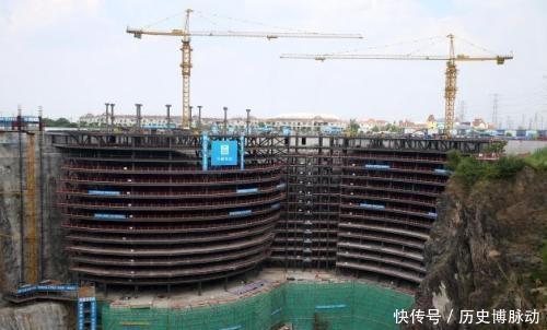 中国首个“深坑”酒店,耗资20亿建成,却建在地下80多米出