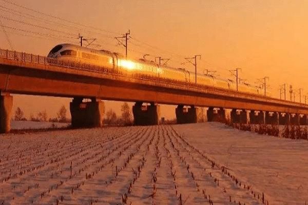 印度专家疑惑：中国高铁为何不建在地上，那样不是更省钱吗？