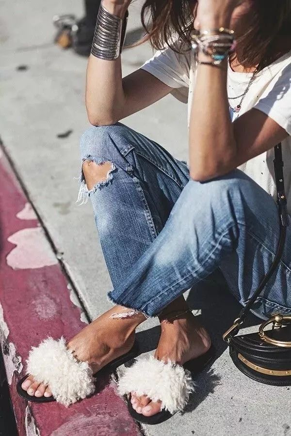 舒适、时尚、显腿长!这个夏天,时髦界都在pick澡堂拖!