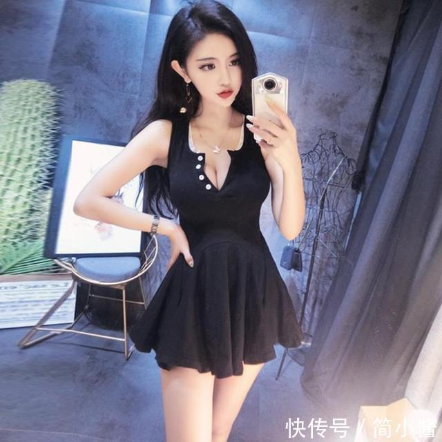 优雅轻熟黑色蕾丝裙，打造迷人曲线，散发性感女人味