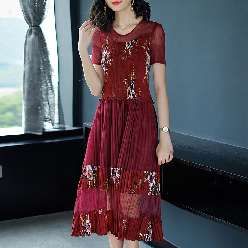 大热的天，建议40-55岁女人尽量多穿裙子，少穿裤子，洋气