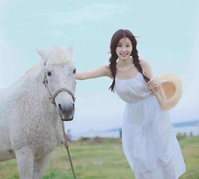  『白裙子』今年最美最流行的裙子，显白又高级，回头率200%！！