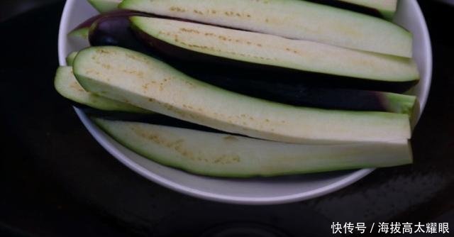 软烂:长豆角烧茄子的家常做法,软烂适口,有滋有味