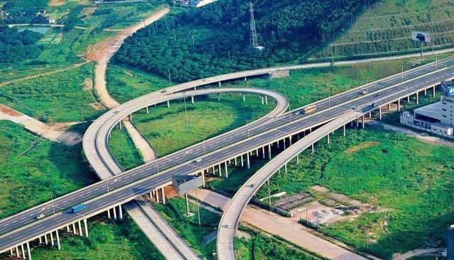 湖北在建的一条高速公路，长约55.63公里，投资约63.6亿元