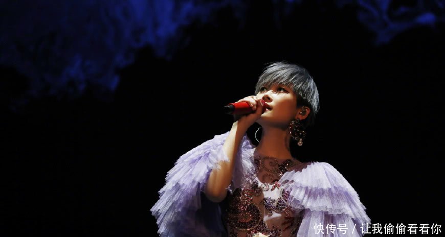 李宇春终于穿裙子了！身穿蛋糕裙高贵优雅，网友：总算有女人味了