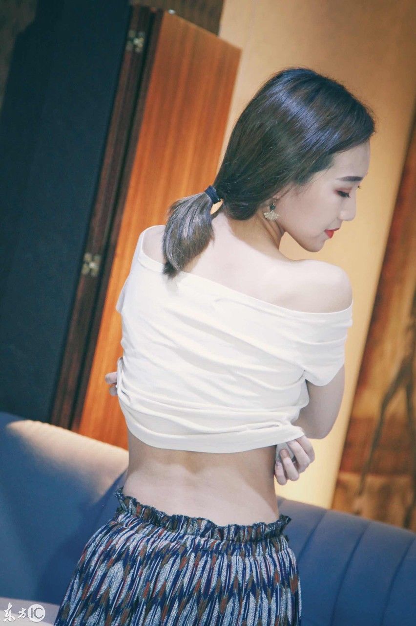 室内摄影:美女就是养眼，玲珑身段性感十足，拍着特别舒心