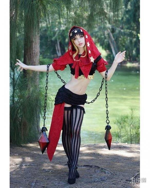 《守望先锋》性感救生员天使cos 紧身裤凸显白嫩美腿