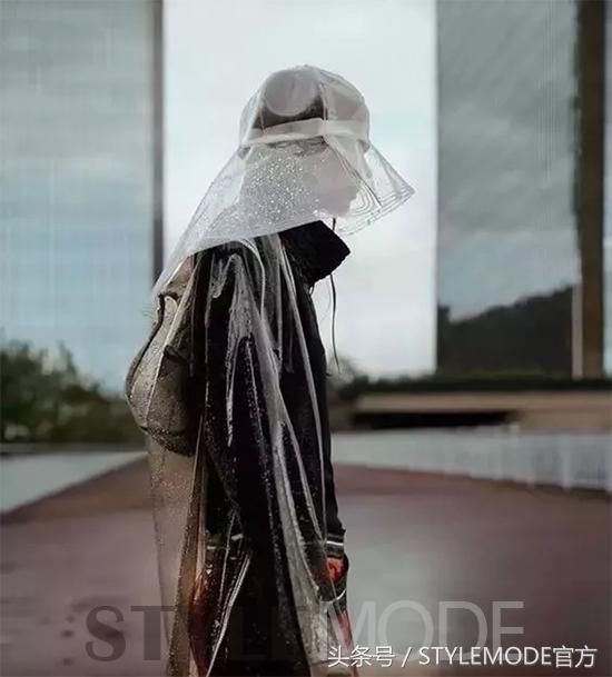 夏日多雨季节不能凹造型？这些装备让你希望天天下雨