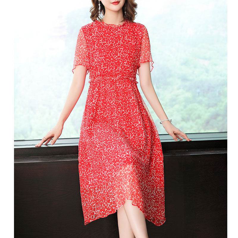 老婆年过51岁，换上这大牌“欧货”裙，高贵洋气嫩成29岁