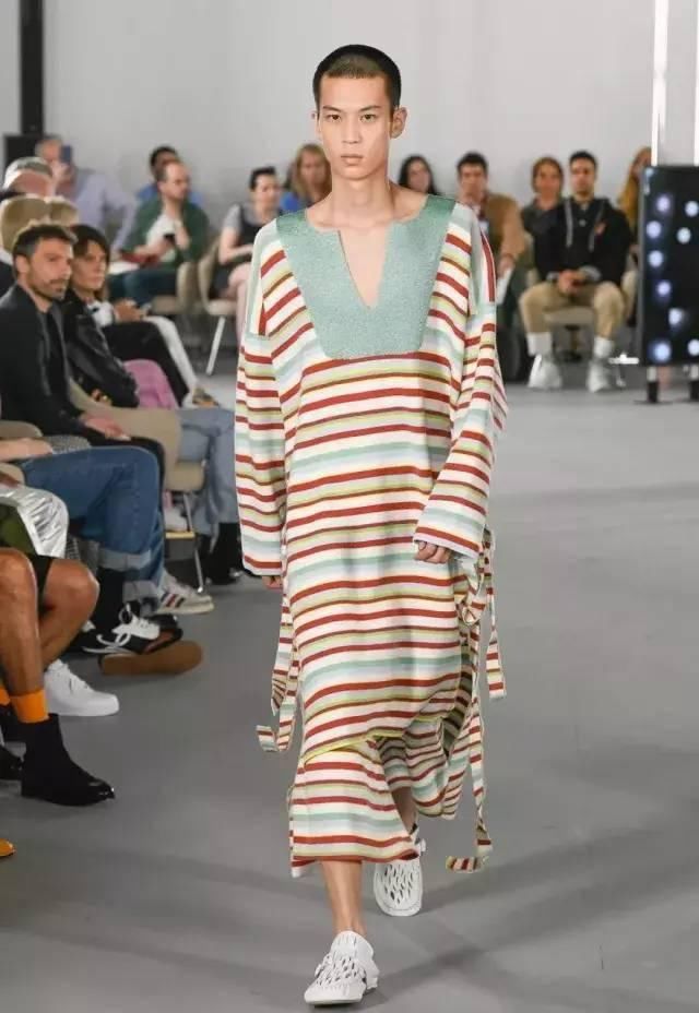  『新装』LOEWE是如何做到＂独树一帜“的？来看看它的20春夏新装!