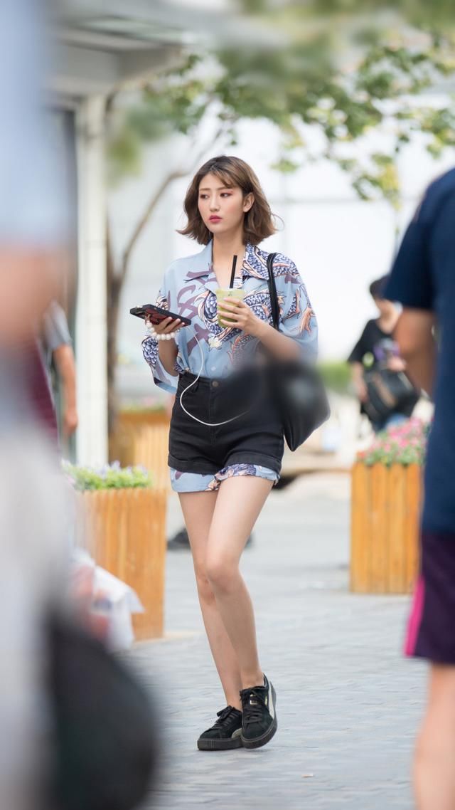路人街拍，想要时尚就得敢于打破常规