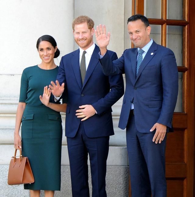 梅根王妃为什么不用好一点的包包?李英爱机场包等于一部车的首付