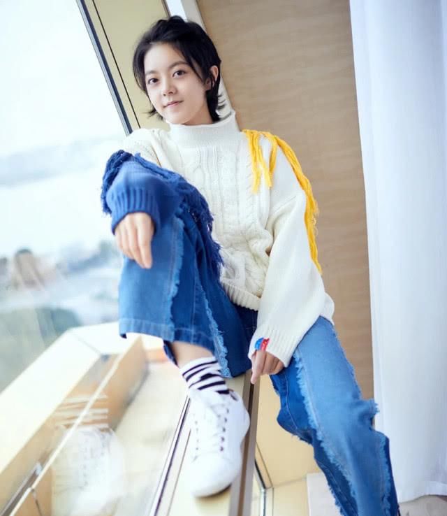  #过时#阔腿裤早就过时了，今春流行“立体裤”，显瘦又百搭，明星都在穿