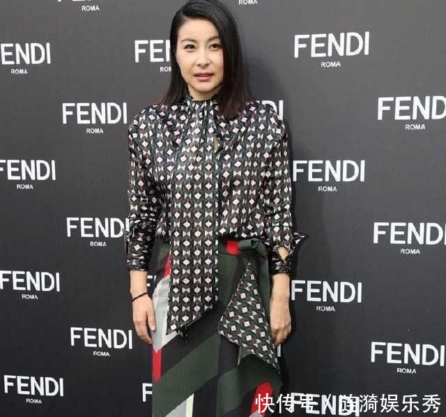 郭晶晶终于开窍了, 网友 阔太就该这样! 穿衣美哭你!