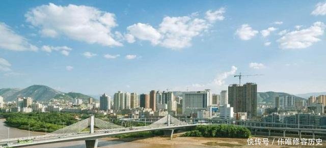 我国唯一一座“站名”有争议的火车站，外地人靠蒙，外国人靠猜！