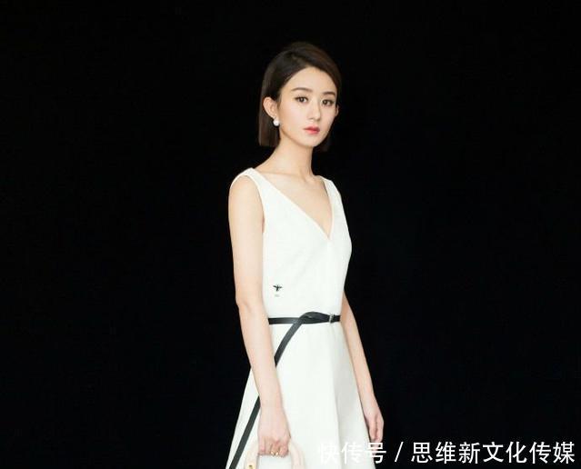 都是一身白色长裙的打扮，赵丽颖和陈妍希一对比，网友：差太多了