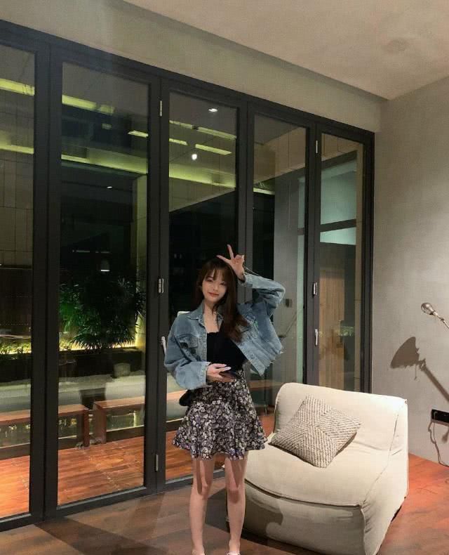  [时髦]春装怎么穿？时髦的网红是这样穿的，简约时尚又“显贵”10倍