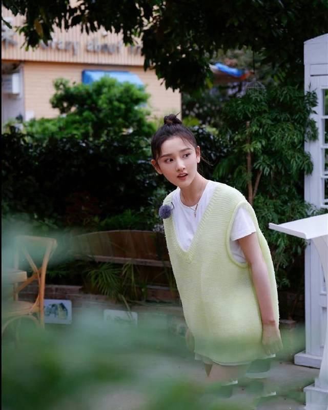  穿法：韩系减龄风，普通女孩的夏日T恤，要这样穿才不路人！