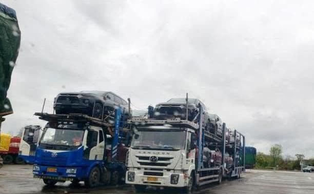  实车：雪佛兰开拓者实车进店，配电动感应尾门＋全景天窗，4月上市