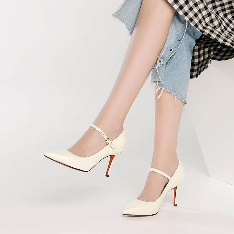 尖头高跟鞋穿出轻熟女人味，释放你的性感与自信