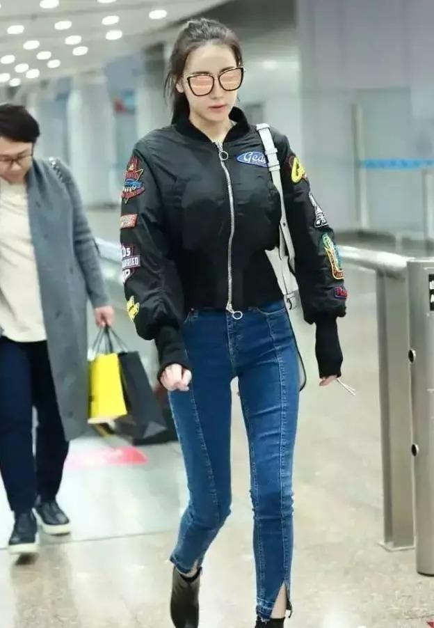 胯宽这样穿真的伤不起！杨幂都没办法拯救迪丽热巴了！