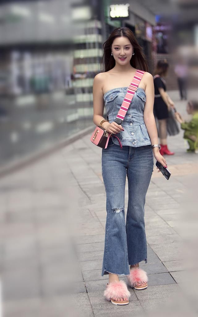 街拍,五款初秋的时尚穿搭,看着低调,穿着洋气,出门更时尚