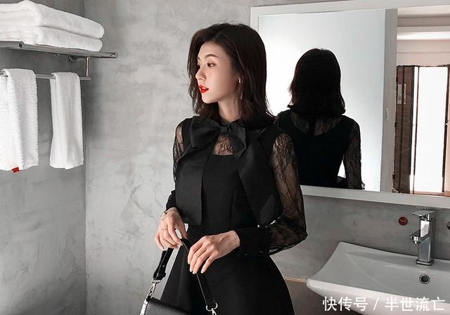 参加同学聚会穿什么好看看看这样的黑色连衣裙，优雅时尚又显瘦