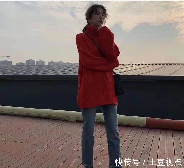  时髦■小脚裤配短靴不流行了，2020年流行这条“裤子”配短靴，保暖时髦