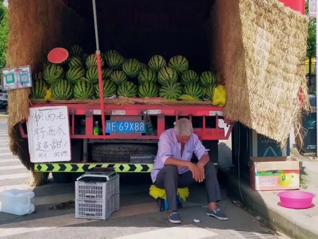  赵彬：看完这个外卖小哥的朋友圈，我惊了