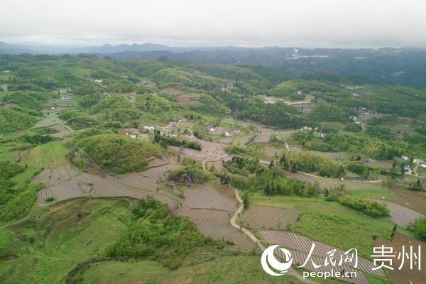  『贵州』贵州大方：重山村“变形记”