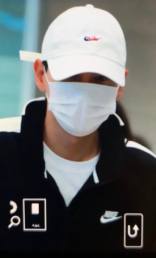 短暂的家族旅行结束!银赫仁川入境满载而归