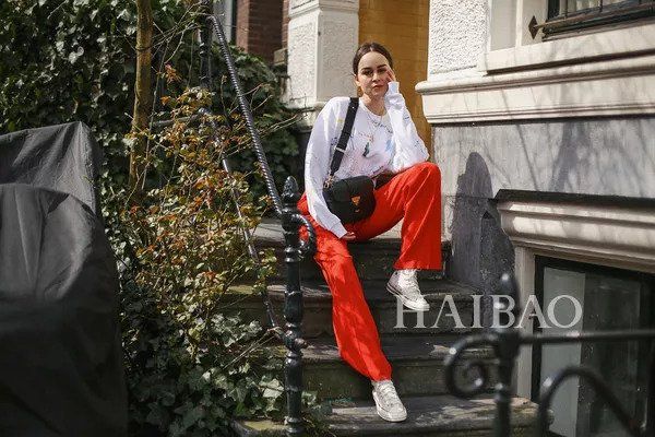 实用| 时尚博主教你早秋穿搭，这样的时髦单品不来一件?