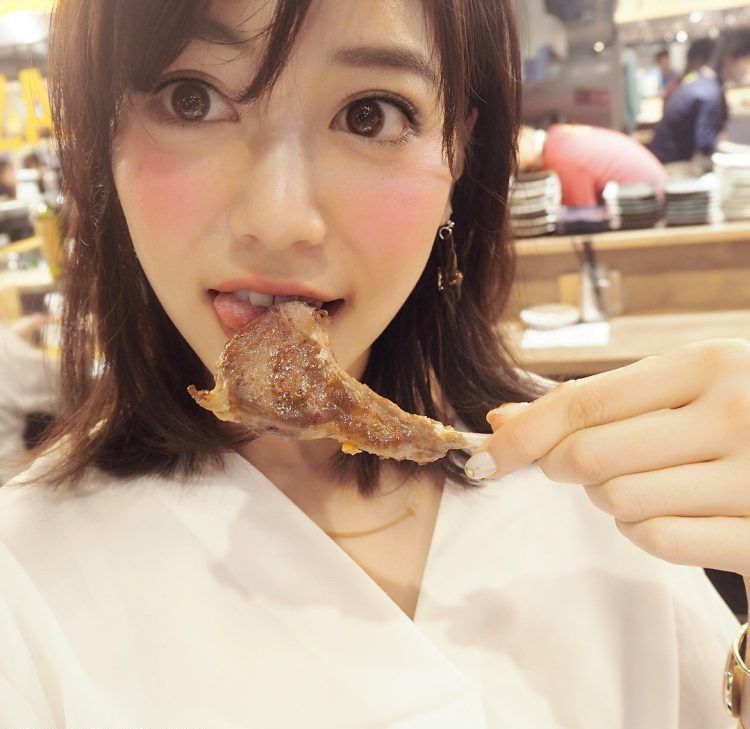 日本超正上班族OL妹纸，有这样的美女谁还会翘班?