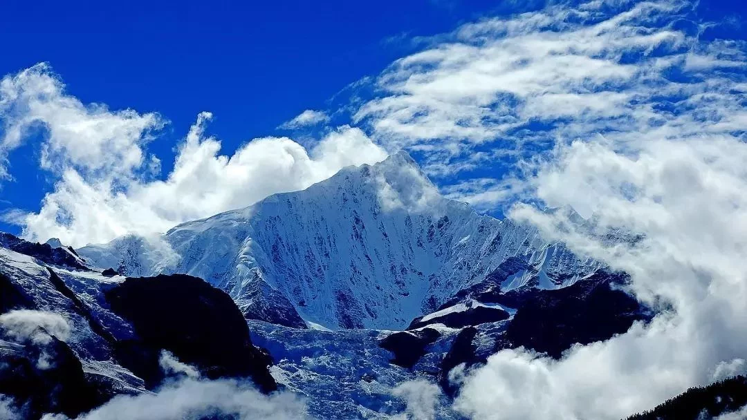 我们去这些神仙美地打卡,赏山川湖泊,漫步幽静古镇【2020热门旅游景点】
